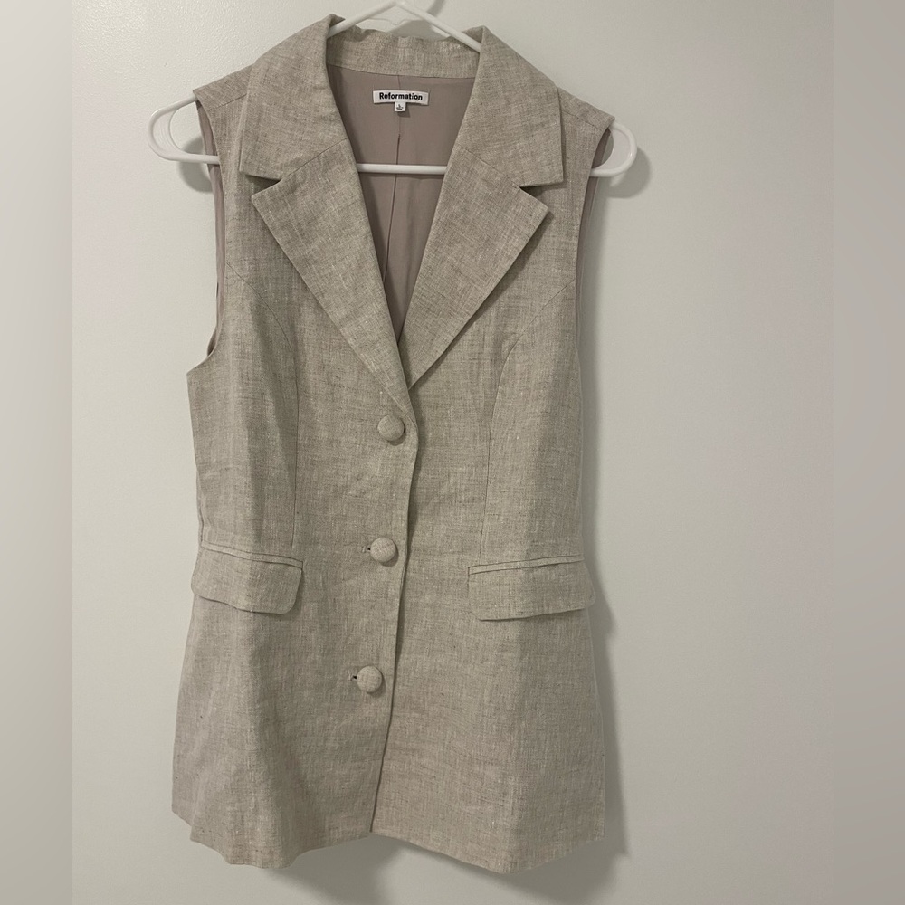 Reformation “Billie Linen Vest” in Oatmeal Linen